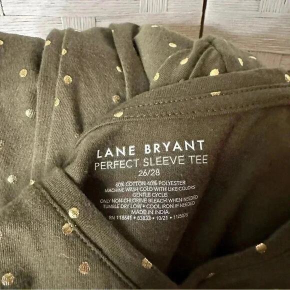 Lane Bryant v-neck, t-shirt, Hunter Green gold polkadots with texture plus size - Picture 4 of 8